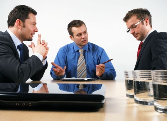 Как одолжить деньги члену семьи и не испортить отношения