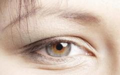 Ako si udržať krásu a žiarivosť očí doma Starostlivosť o očné viečka