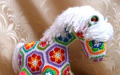 Cheval au crochet à partir de motifs de fleurs africaines