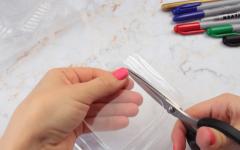 DIY odznaky na batoh, ako vyrobiť krúžky na kľúče z plastu v rúre vlastnými rukami