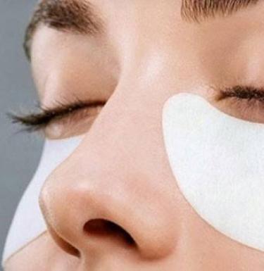 Domáce náplasťové masky na pokožku okolo očí (proti opuchom a mimickým vráskam)
