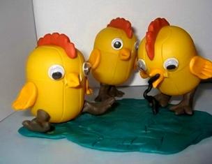 Jouets fabriqués à partir d'œufs de Kinder Surprises Comment appeler des objets artisanaux fabriqués à partir de poulets Kinder Surprise